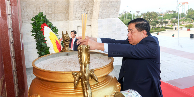 Phó Thủ tướng Nguyễn Chí Dũng dự Lễ kỷ niệm 50 năm giải phóng Ninh Thuận (16/4/1975 _ 16/4/2025)
